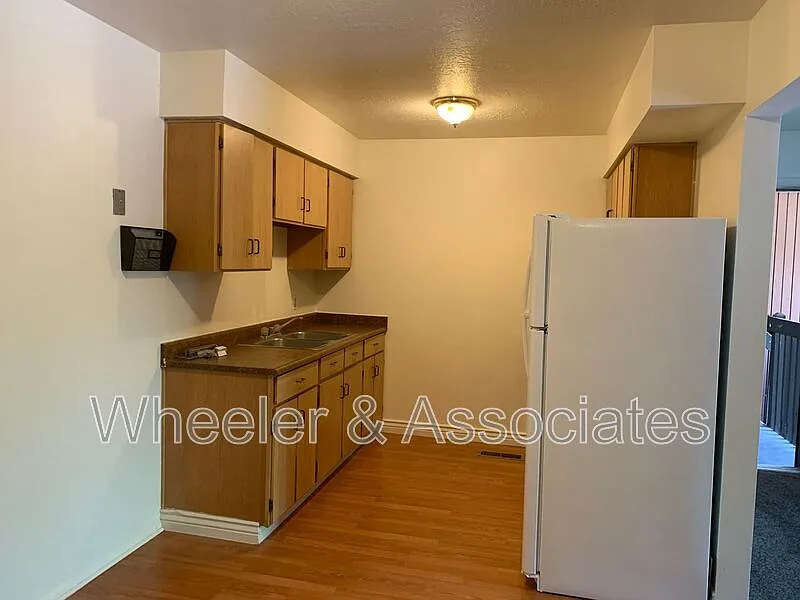 2 bed, 1.0 bath, 900 sqft, $975 — Photo 2