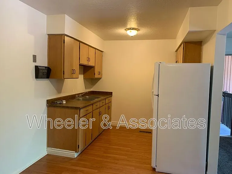 2650 Jefferson Ave #11 — Photo 2
