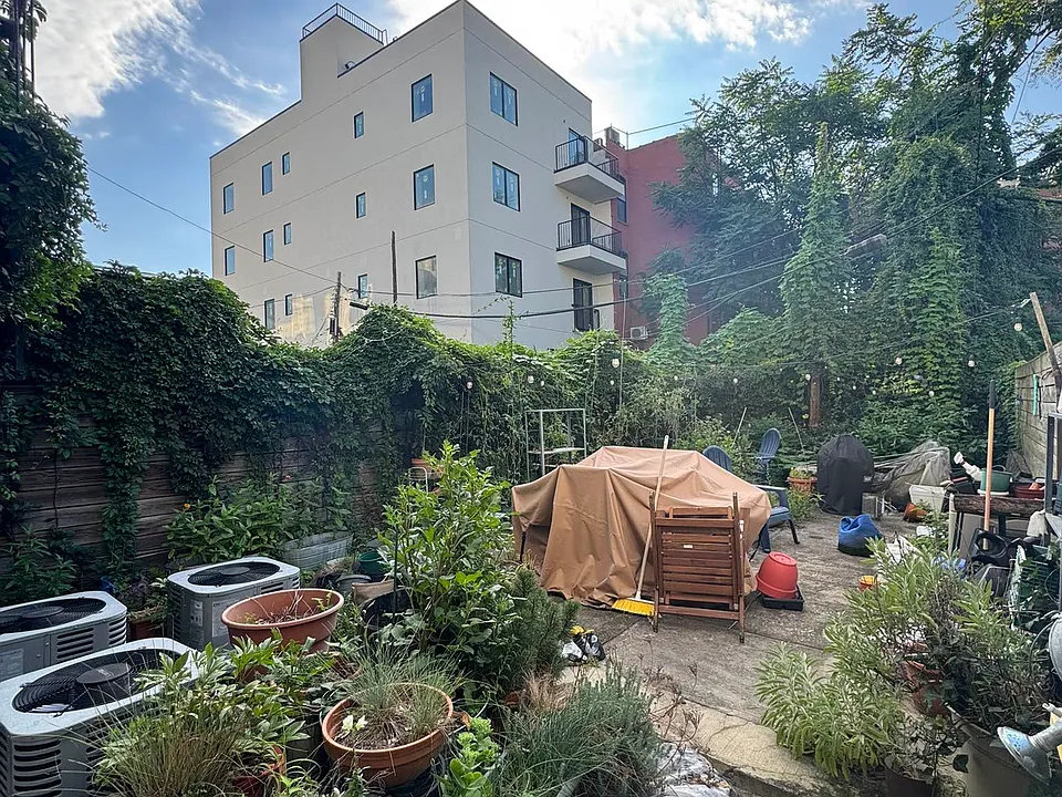 1228 Hancock St #1