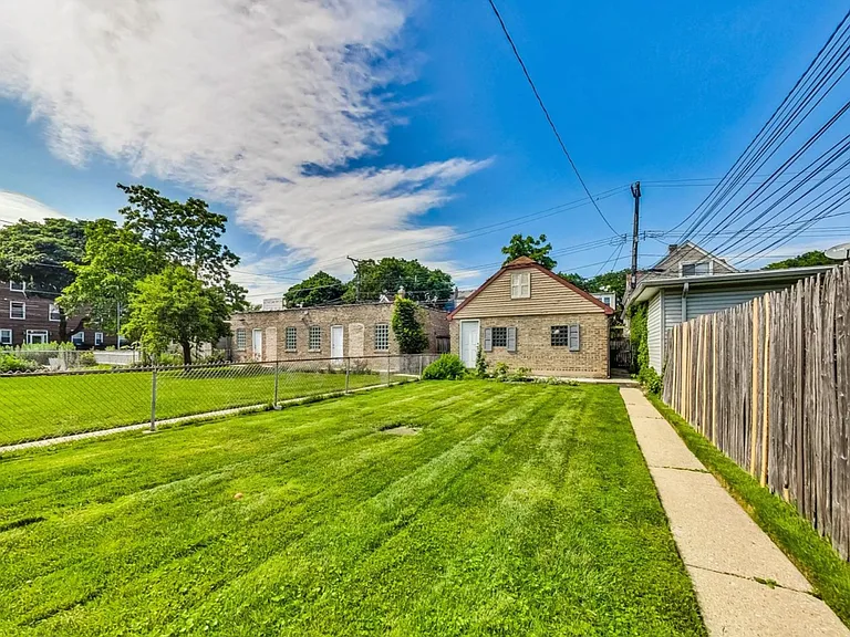 2554 W Winnemac Ave #3 — Photo 9