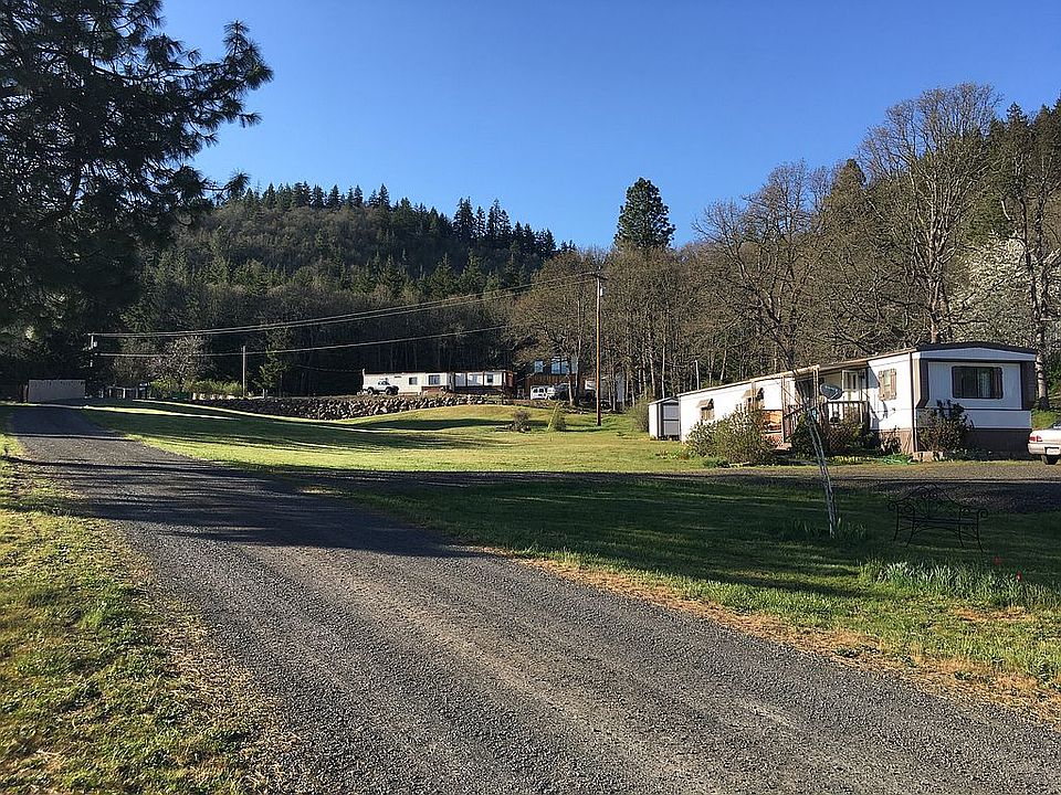 2nd image of 520 NW Simmons Rd