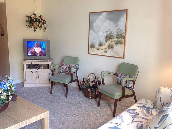 Living room/dining room