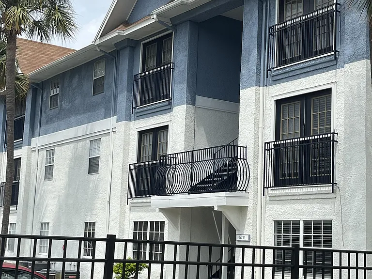 Captiva Club Apartments — Photo 34