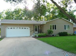 317 S 3rd Ave, Brandon, SD 57005