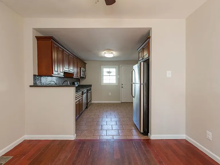 2826 Mercer St — Photo 5