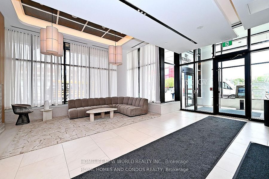 1st image of 10 Oak St #1609