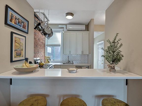 4th image of 298 Bunker Hill St #3