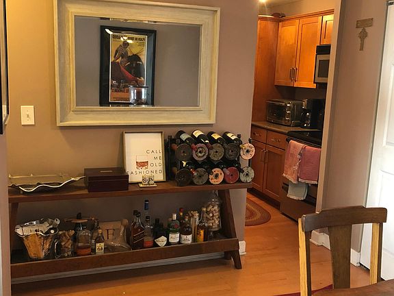 5th image of 2740 N Pine Grove Ave APT 10B