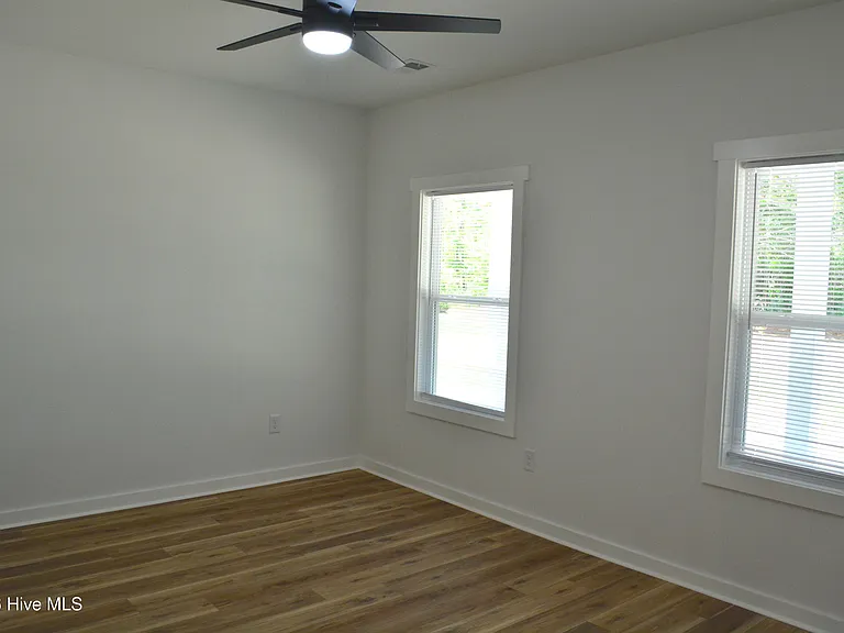 834 Greenwood Ct — Photo 16
