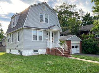 31 Grove St, Roselle Park, NJ 07204