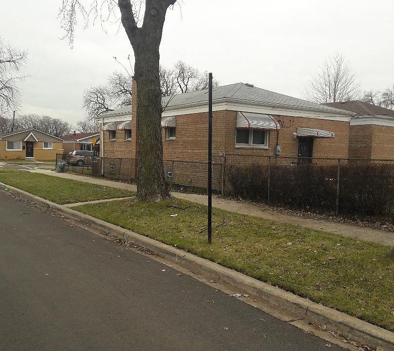 2nd image of 4500 S La Crosse Ave