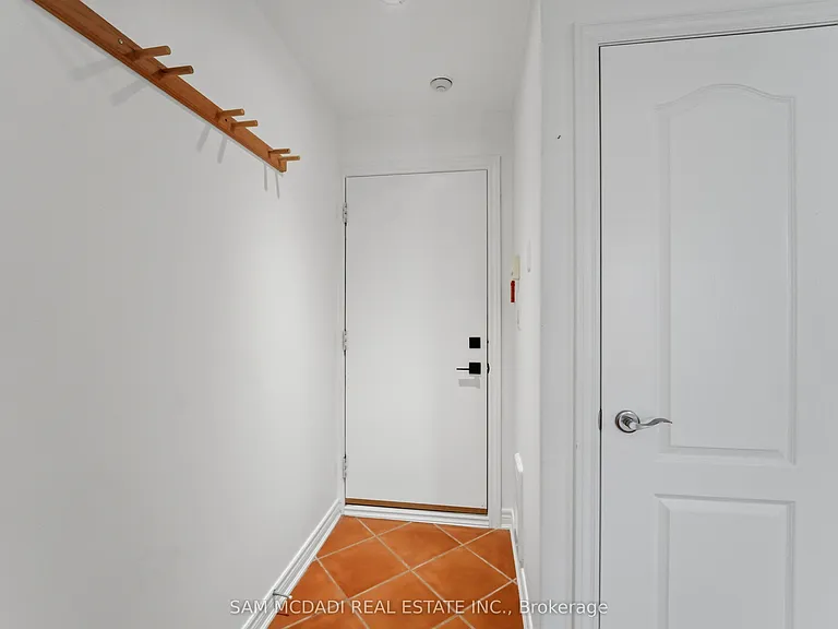 180 Bellwoods Ave #2 — Photo 4