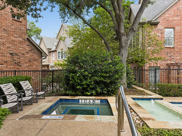 4147 Towne Green Cir — Photo 35