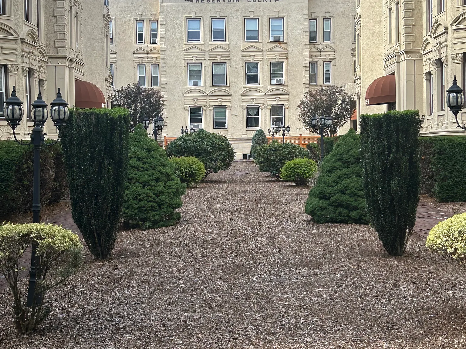 1 bed, 625 sqft, $2,400 — Photo 1