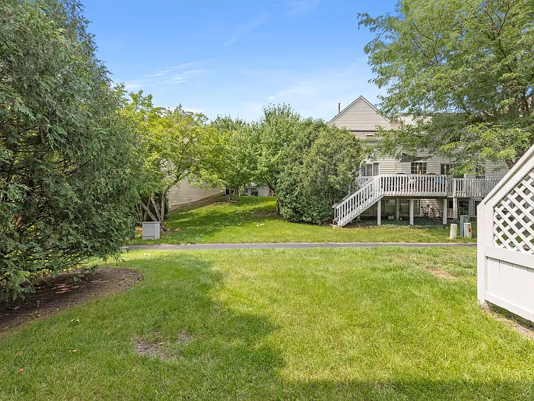 182 Half Moon Cir — Photo 24