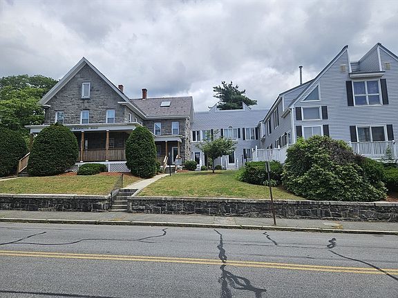 4th image of 325 Mammoth Rd APT 1