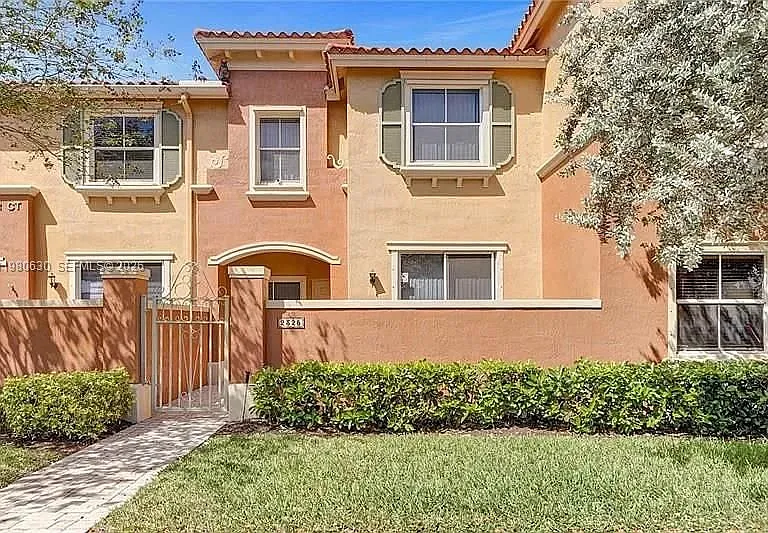 2325 Mariner Ct #TOWNHOUSE — Photo 1