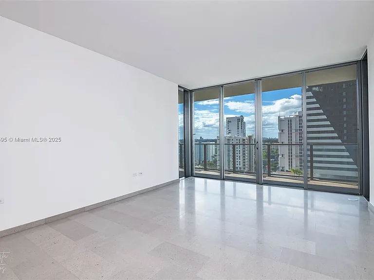 88 SW 7th St #1004 — Photo 17