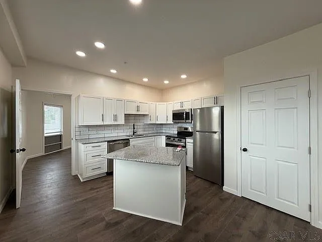 1800 Graham Ave #3 — Photo 5
