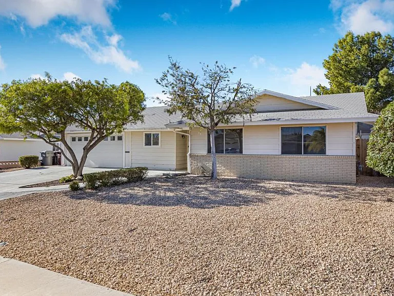 28461 Portsmouth Dr — Photo 3
