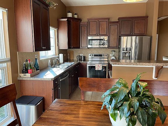 3rd image of 3117 Starlight Cir