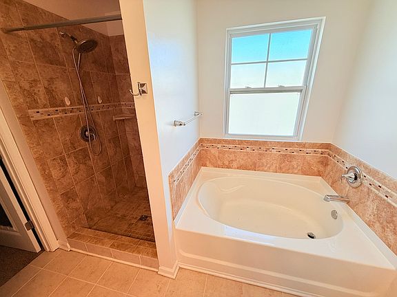2nd image of 915 Oglethorpe Dr