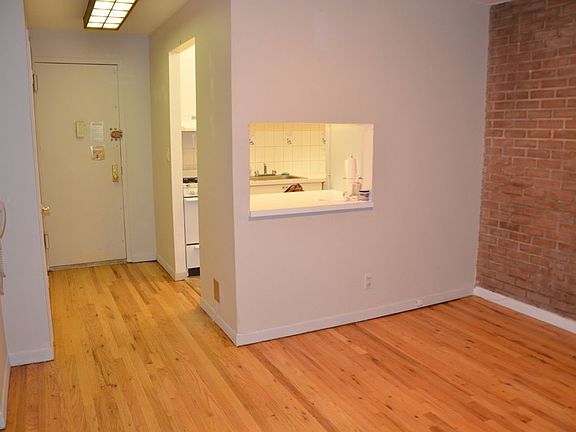 4th image of 215 E 77th St APT 3E