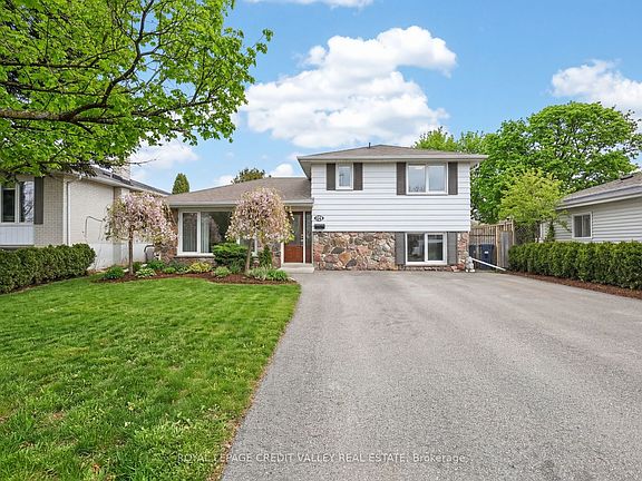 2nd image of 41 Staveley Cres