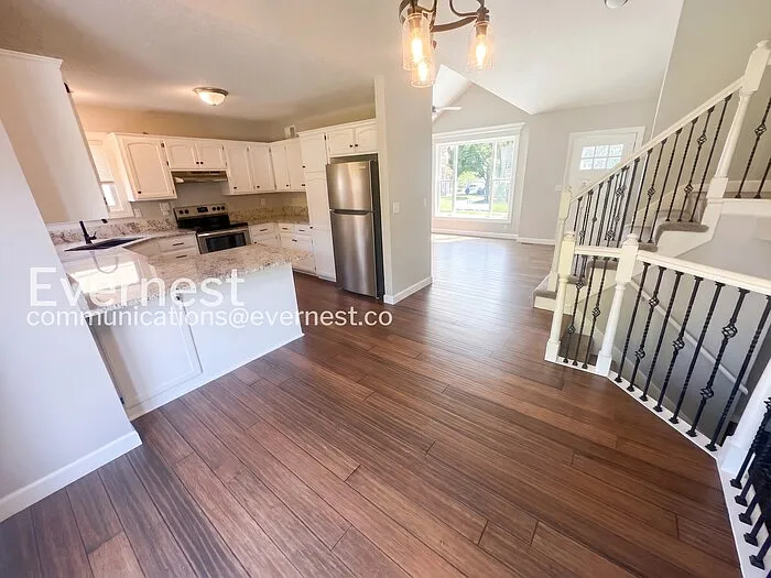 1902 Brent Ln — Photo 9