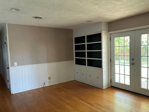 3rd image of 1023 N Madison Ave