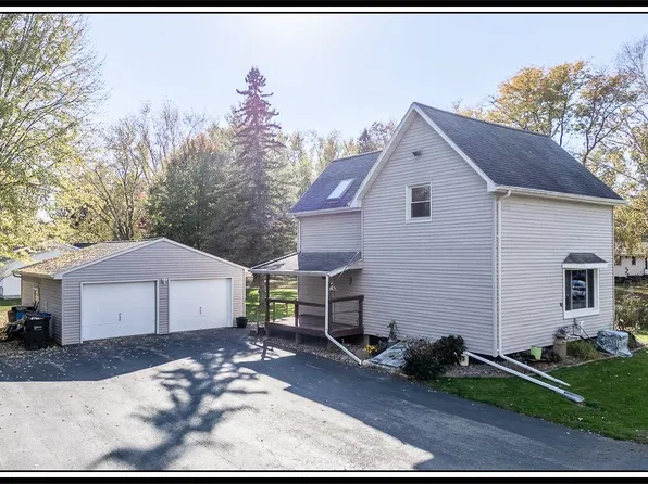 W7773 East St, Shiocton, WI 54170