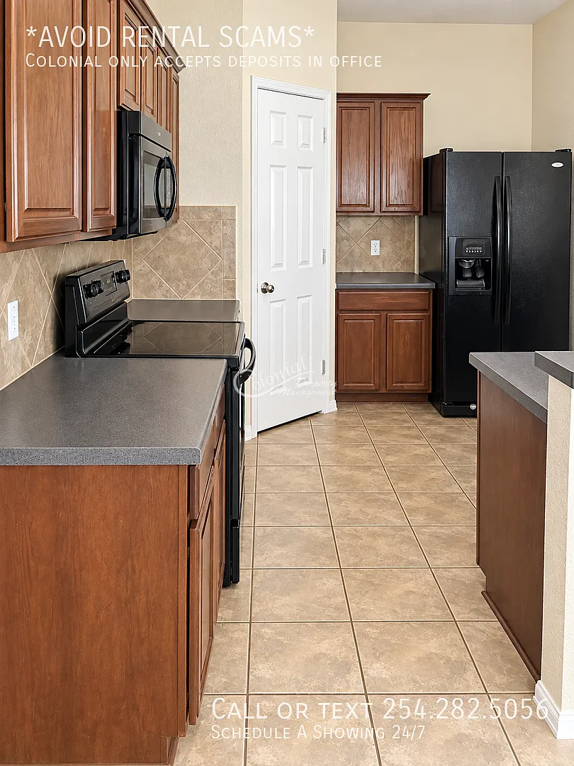 4 bed, 2.0 bath, 2400 sqft, $1,895 — Photo 4