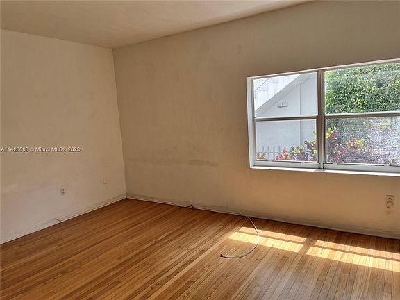3rd image of 1011 9th St APT 1