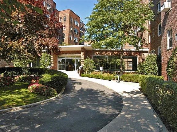 2nd image of 3750 Hudson Manor Ter APT Hw