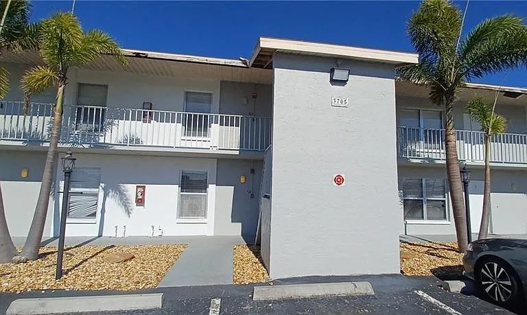 3705 Country Club Blvd #1 — Photo 1