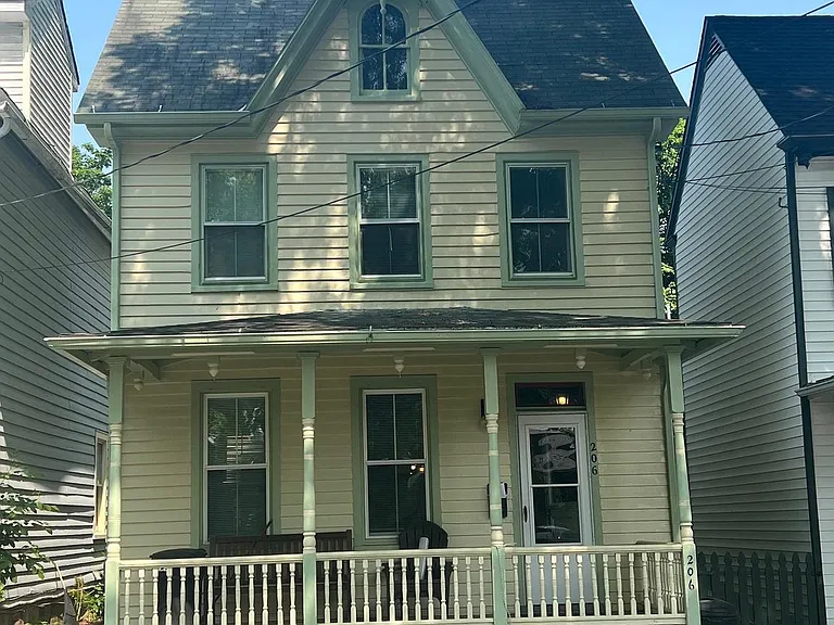 206 N Mill St — Photo 1