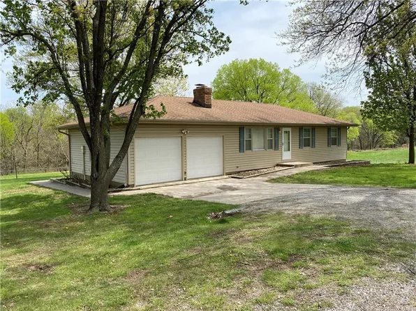 20162 235th St, Tonganoxie, KS 66086