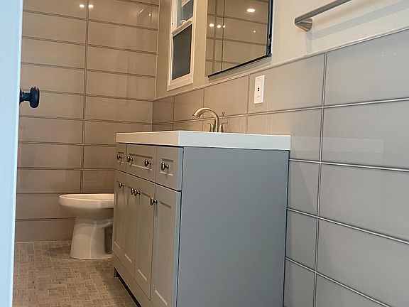 5th image of 1132 Garnet Ave