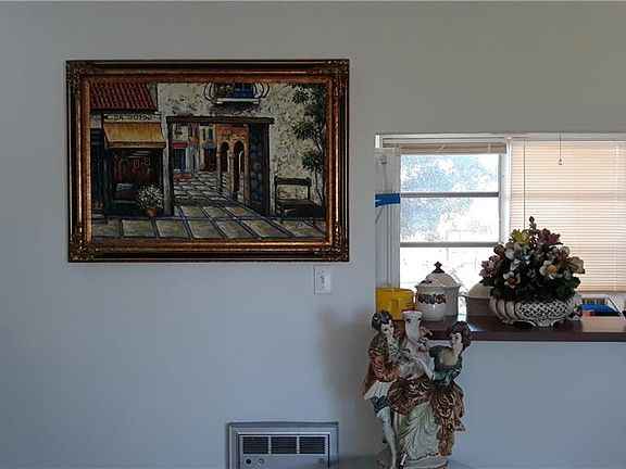 5th image of 1111 Vineyard St