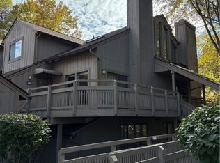 652 Meredith Ln, Cuyahoga Falls, OH 44223