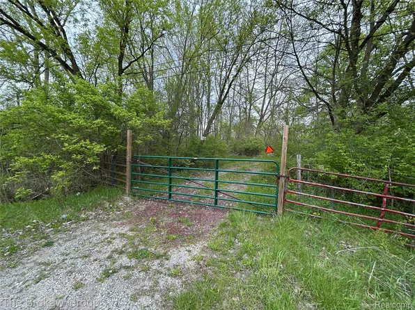 6120 Kelly Rd, Flushing, MI 48433
