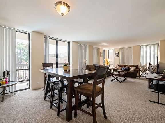 3rd image of 1660 N Lasalle St #202