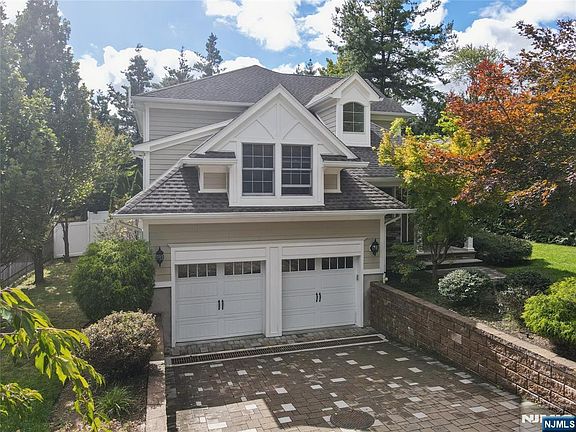 4th image of 84 Woodmere Lane
