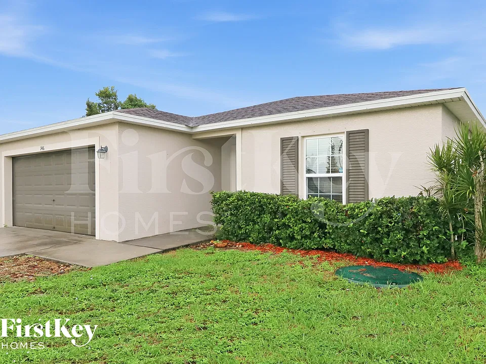 146 SW Milburn Cir
