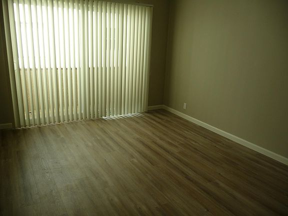 4th image of 1727 Camden Ave APT 4