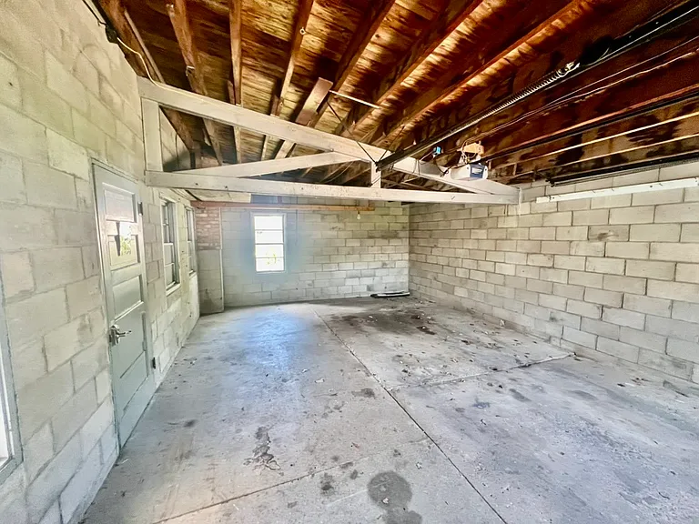 1032 N Rapids Rd — Photo 13