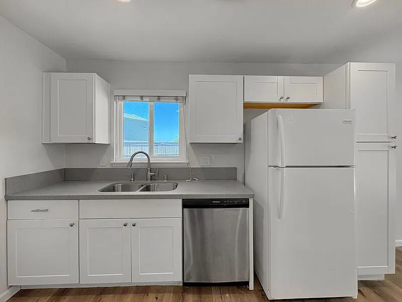 3 bed, 2.0 bath, 1150 sqft, $3,500 — Photo 4