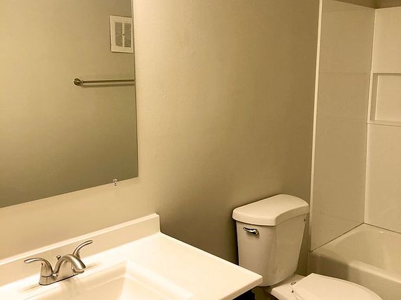 4th image of 103 E Chalmers St #307
