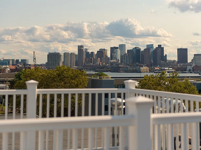 425 Border St #405 — Photo 17