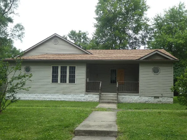 309 Maple St, Pana, IL 62557